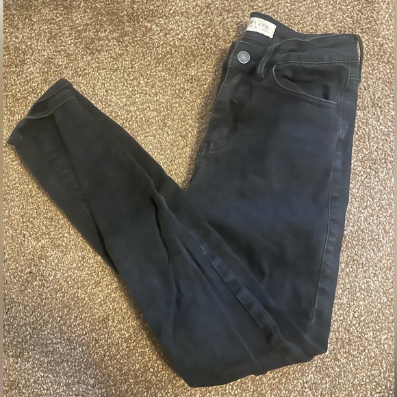 Black Skinny Jeans. Stretchy. Gently Worn. Size 3 - Picture 3 of 4